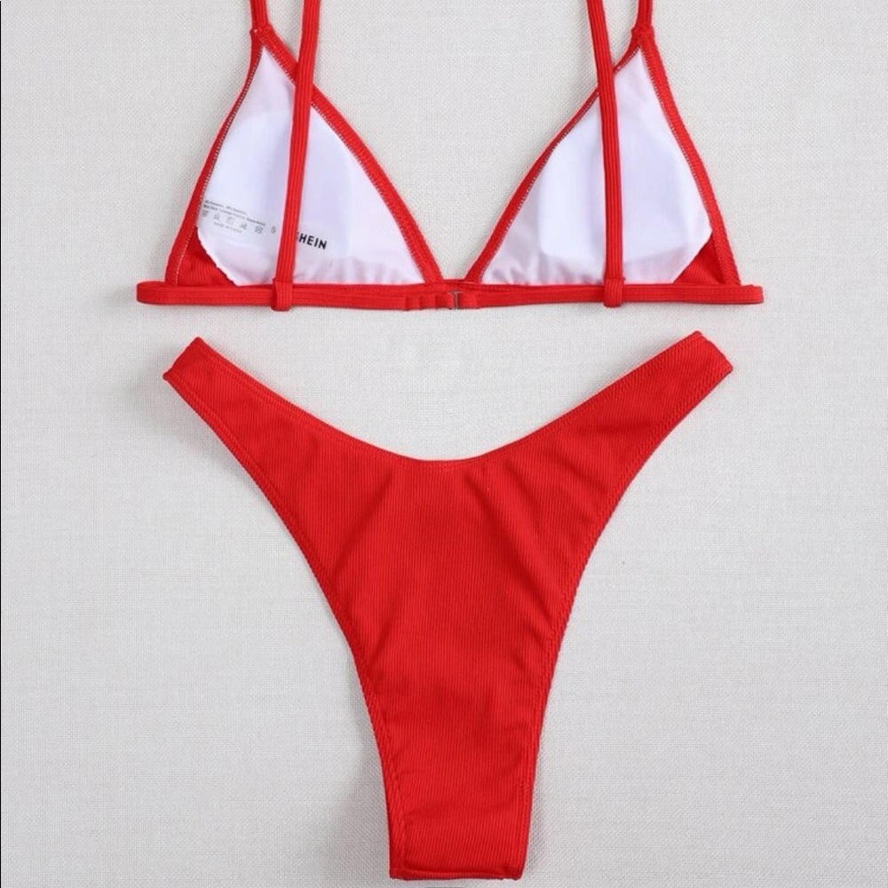 red bikini - Picture 2 of 3
